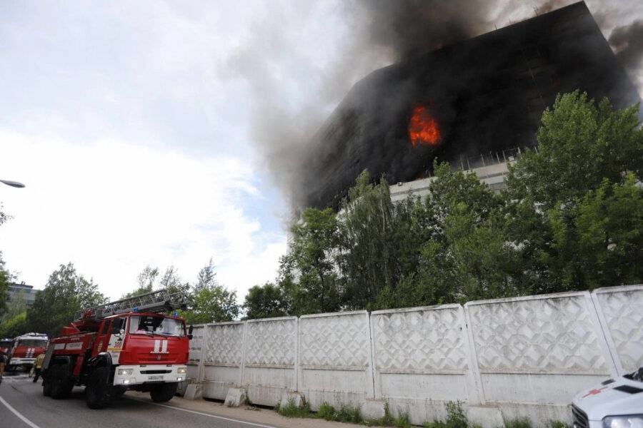 Požar kod Moskve: Dvije osobe poginule, ljudi zarobljeni u zgradi
